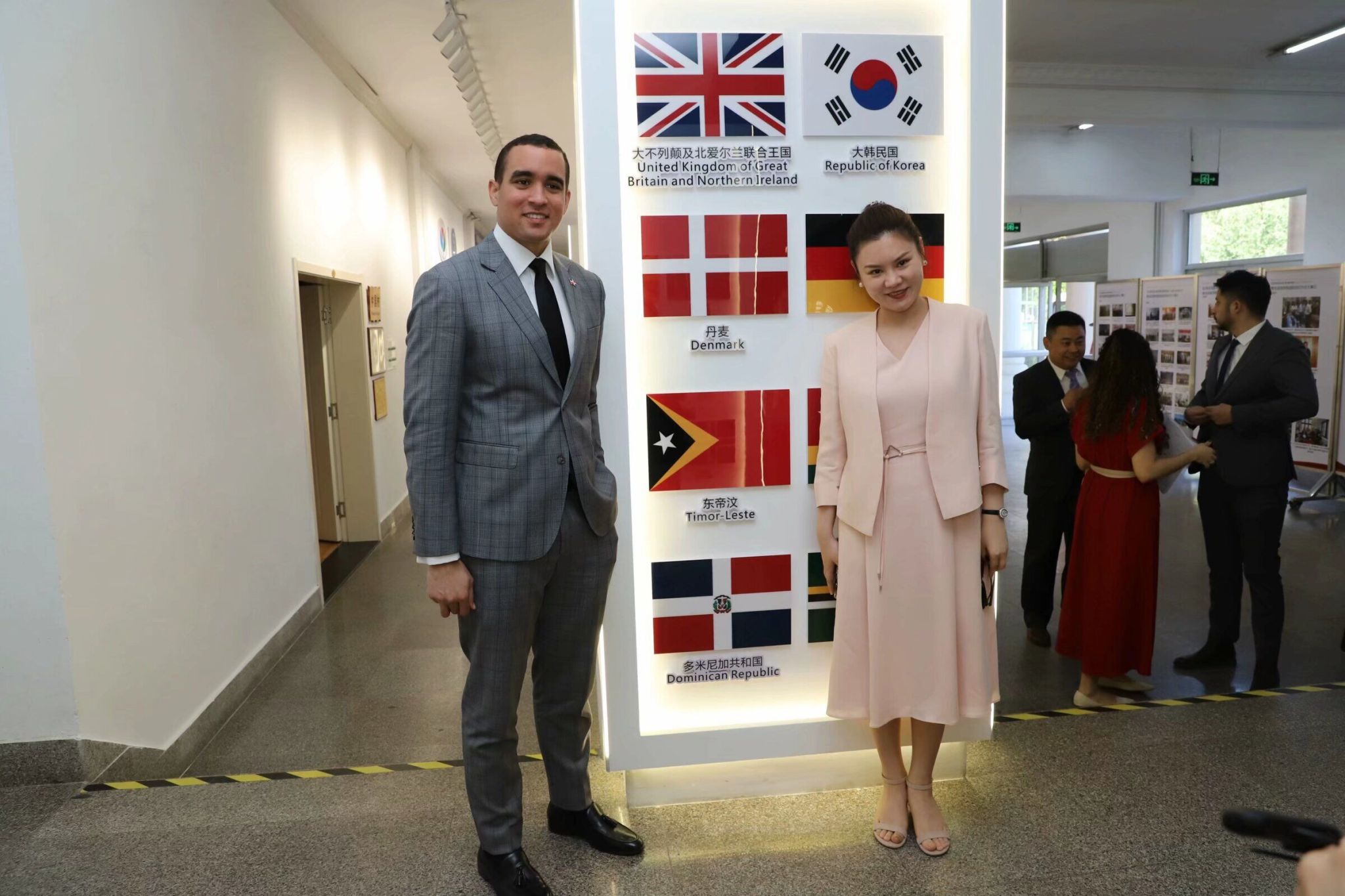 多米尼加共和国驻华大使戈麦斯访问青岛滨海学院